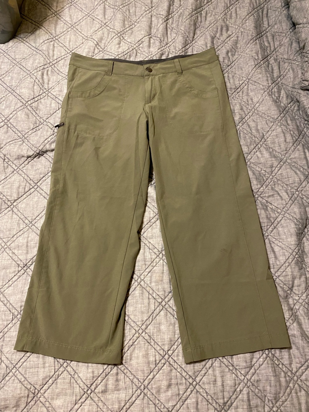 Patagonia women’s Olive Green Capris